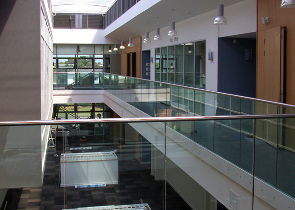 Lan can kính cường lực